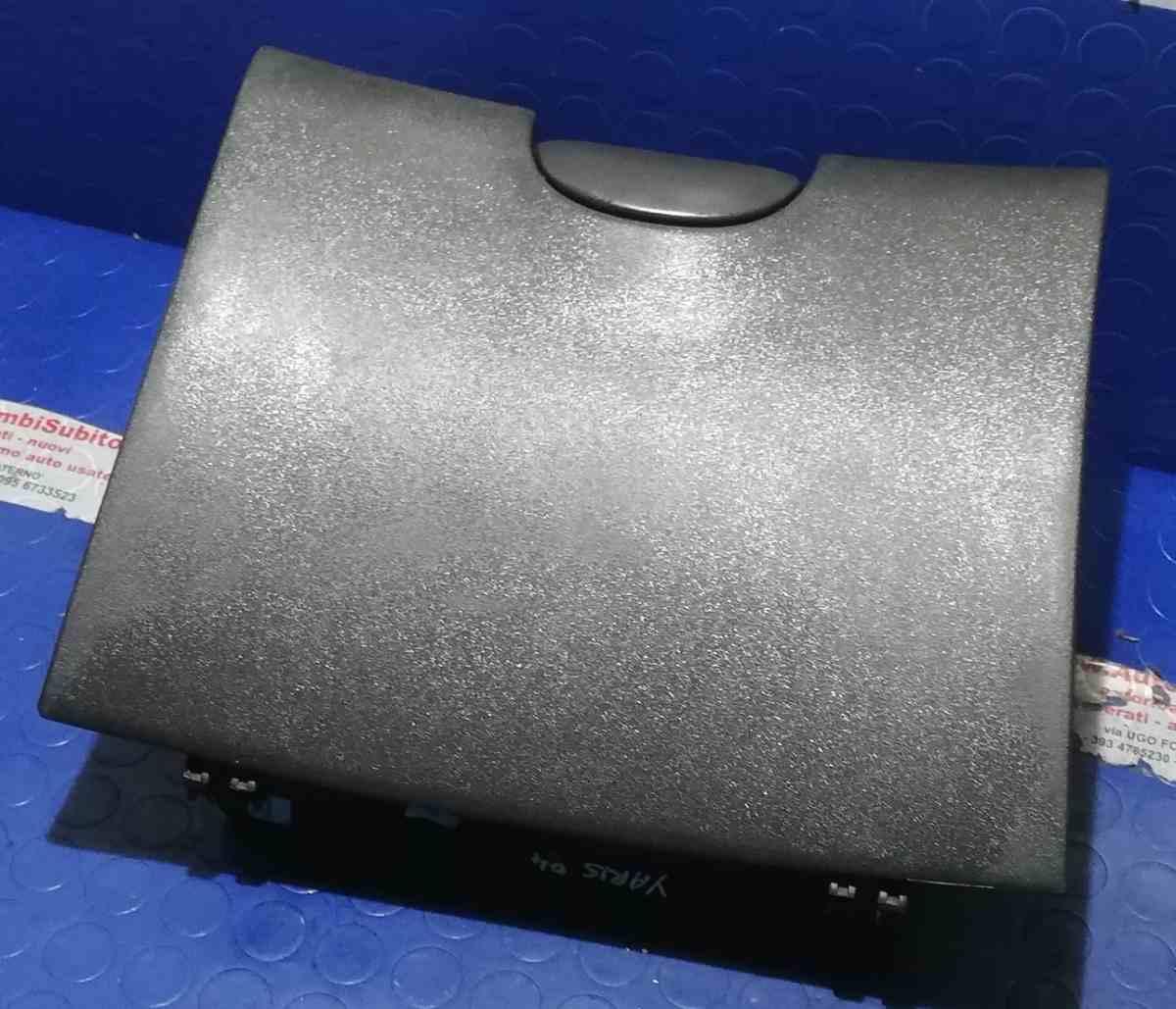 PORTAOGGETTI TOYOTA YARIS 2004 1.0 BZ555500D010B<br /><br /><br />