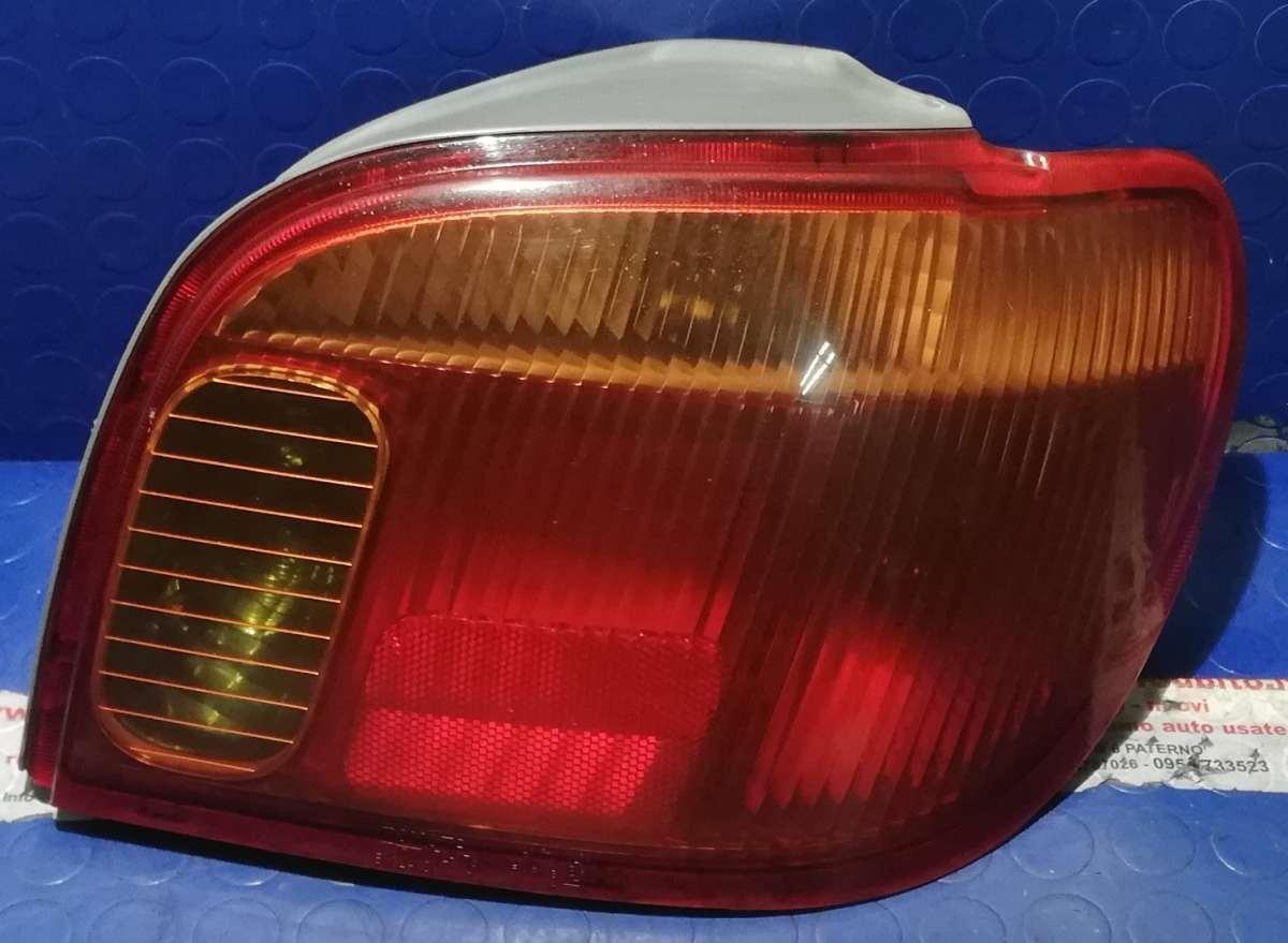 FANALE DX TOYOTA YARIS 2004 1.0 BZ 815510D070<br /><br /><br />