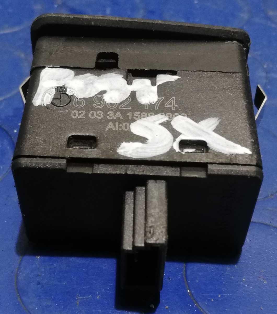 PULSANTE ALZAVETRO POST SX BMW SERIE 3 320 E46 2000 6902174<br /><br /><br />