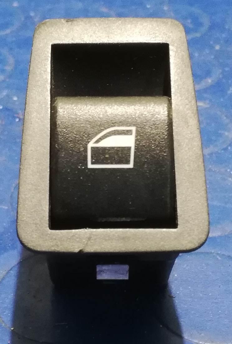 PULSANTE ALZAVETRO POST DX BMW SERIE 3 320 E46 2000 6902174B<br /><br /><br />