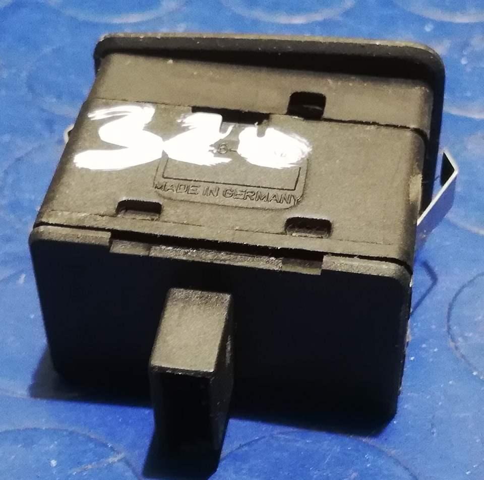 PULSANTE ALZAVETRO POST DX BMW SERIE 3 320 E46 2000 6902174B<br /><br /><br />