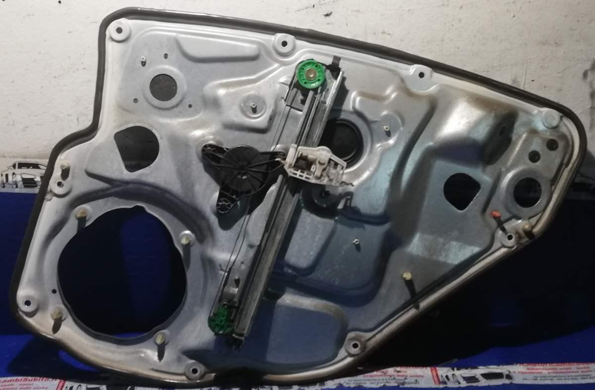 ALZAVETRO POST SX FIAT STILO 1.9 JTD 2005 46831657<br /><br /> <br />