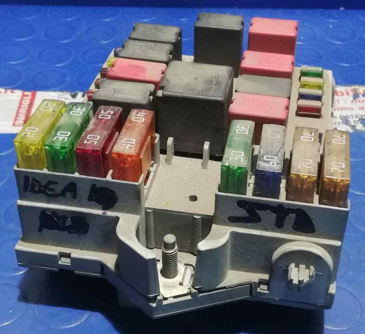 PORTAFUSIBILI FIAT IDEA 1.9 MJT 2006 51739427<br /><br /><br />