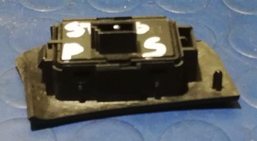 PULSANTE ALZAVETRO POST SX FIAT STILO 1.9 JTD 2005 STILO02<br /><br /><br />