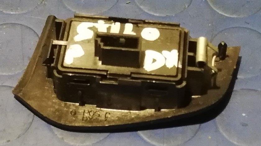 PULSANTE ALZAVETRO POST DX FIAT STILO 1.9 JTD 2005 STILO01<br /><br /><br />