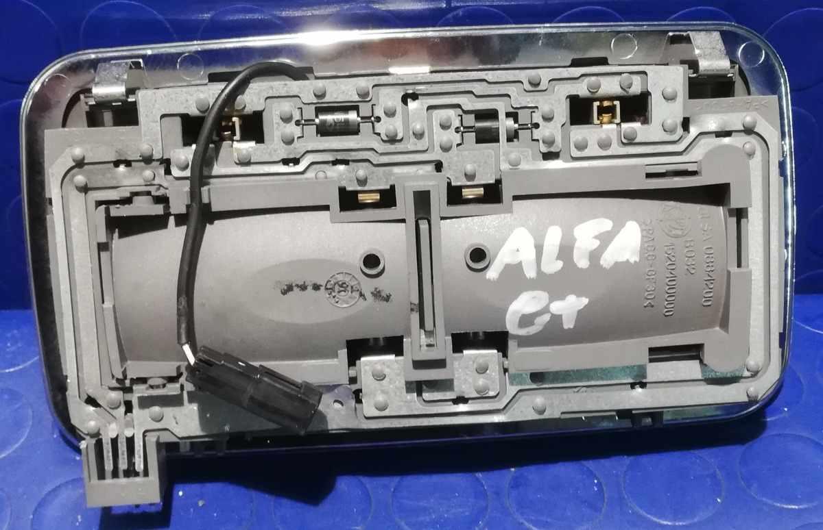 PLAFONIERA ALFA ROMEO GT 1.9 JTD 2005 1520400000<br /><br /><br />