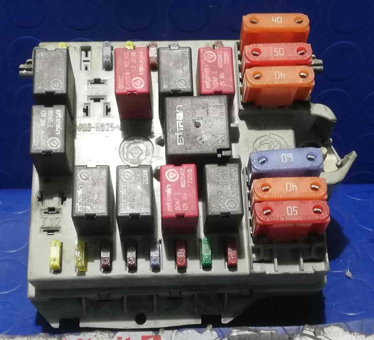 PORTAFUSIBILI ALFA ROMEO GT 1.9 JTD 2005 51742420<br /><br /><br />