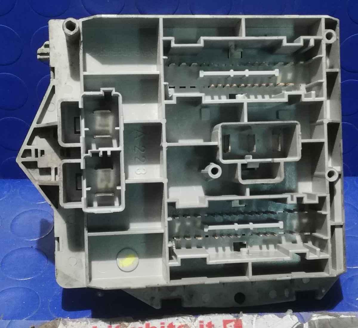 PORTAFUSIBILI ALFA ROMEO GT 1.9 JTD 2005 51742420<br /><br /><br />