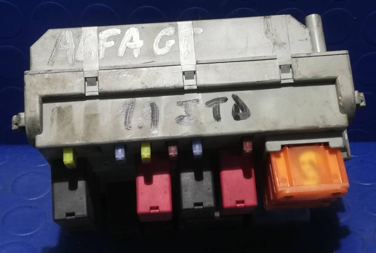 PORTAFUSIBILI ALFA ROMEO GT 1.9 JTD 2005 51742420<br /><br /><br />