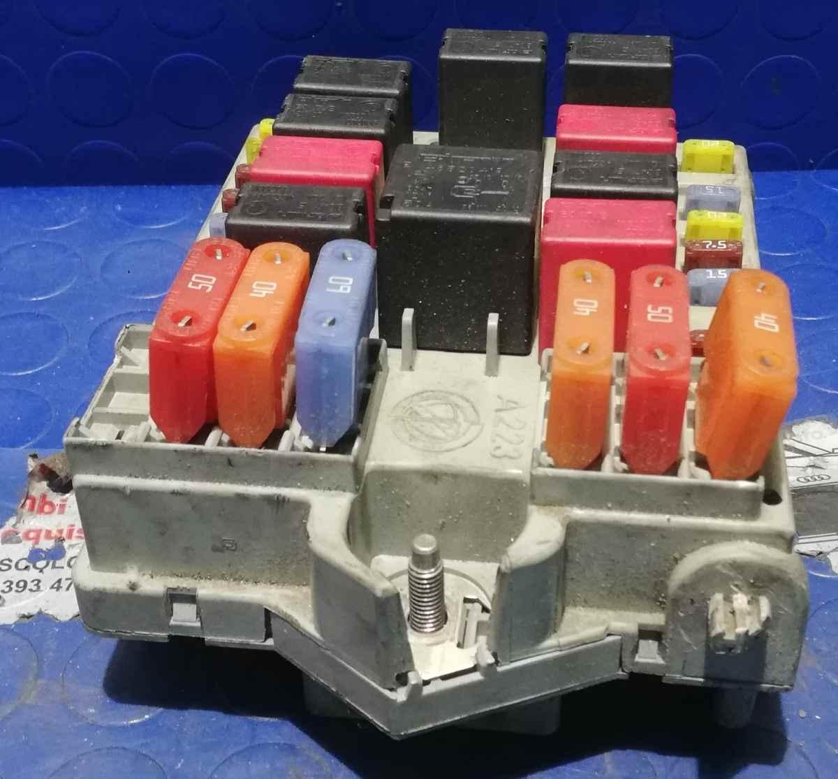 PORTAFUSIBILI ALFA ROMEO GT 1.9 JTD 2005 51742420<br /><br /><br />