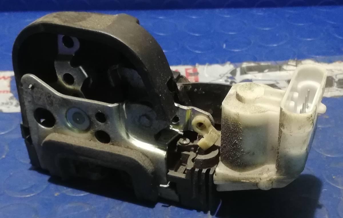 CHIUSURA PORTIERA SX ALFA ROMEO GT 1.9 JTD 2005 46800416<br /><br /><br />