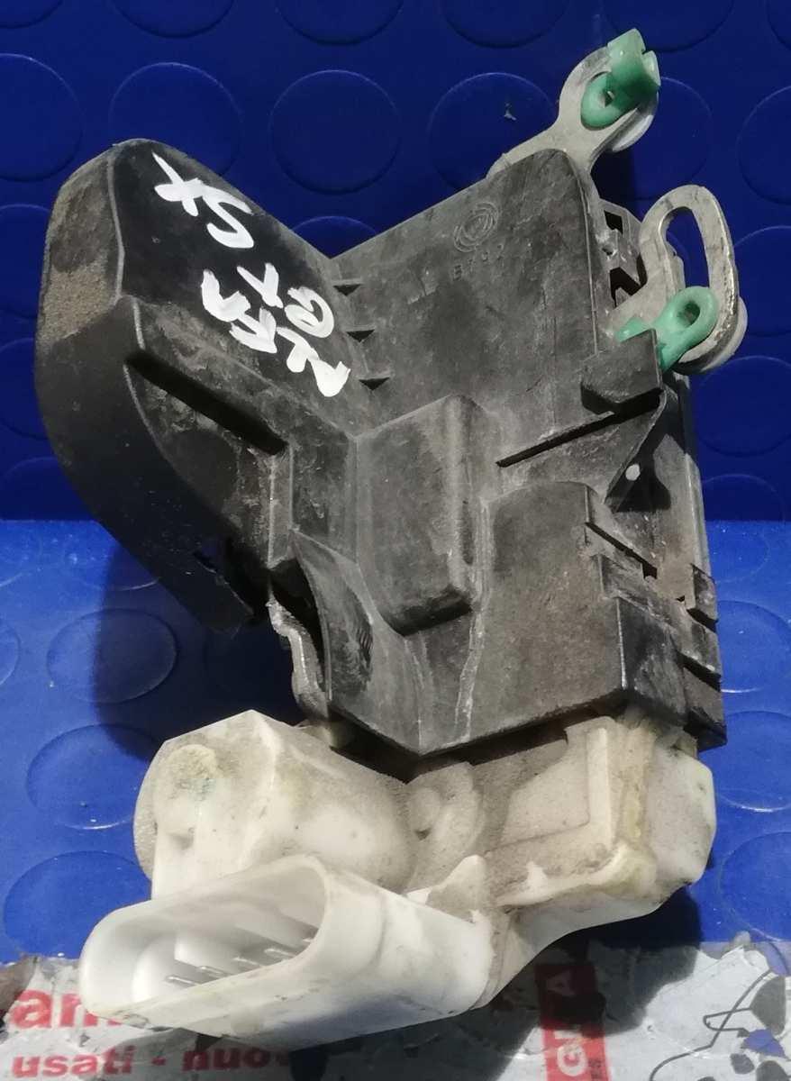 CHIUSURA PORTIERA SX ALFA ROMEO GT 1.9 JTD 2005 46800416<br /><br /><br />