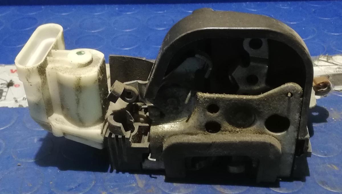 CHIUSURA PORTIERA DX ALFA ROMEO GT 1.9 JTD 2005 46800415<br /><br /><br />