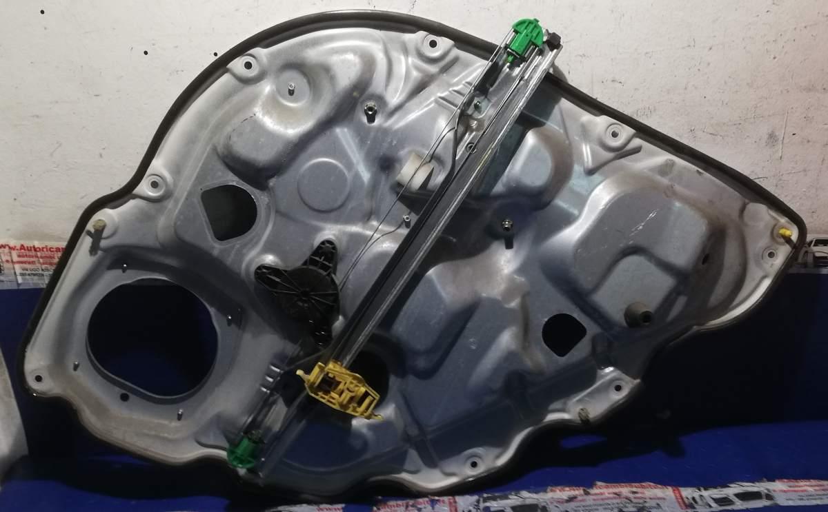 PANNELLO ALZAVETRO POST SX FIAT IDEA 1.9 MJT 2006 00517349110<br /><br /><br />