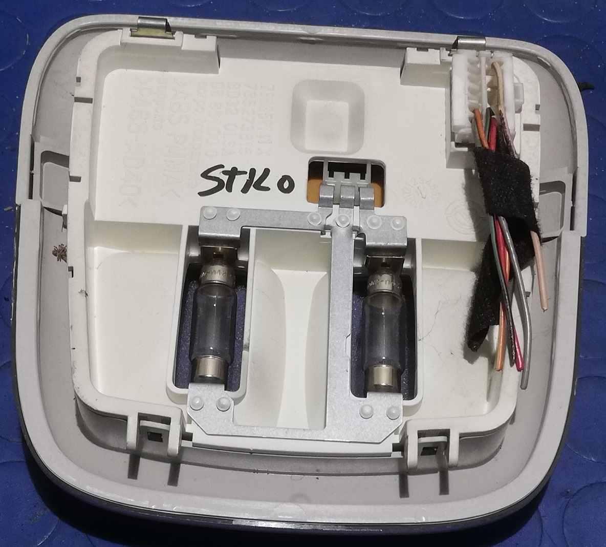 PLAFONIERA FIAT STILO 1.9 JTD 2005 735358141X<br /><br /><br />