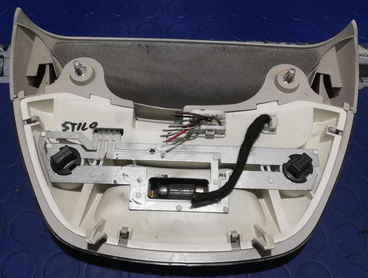 PLAFONIERA FIAT STILO 1.9 JTD 2005 735340493<br /><br /><br />