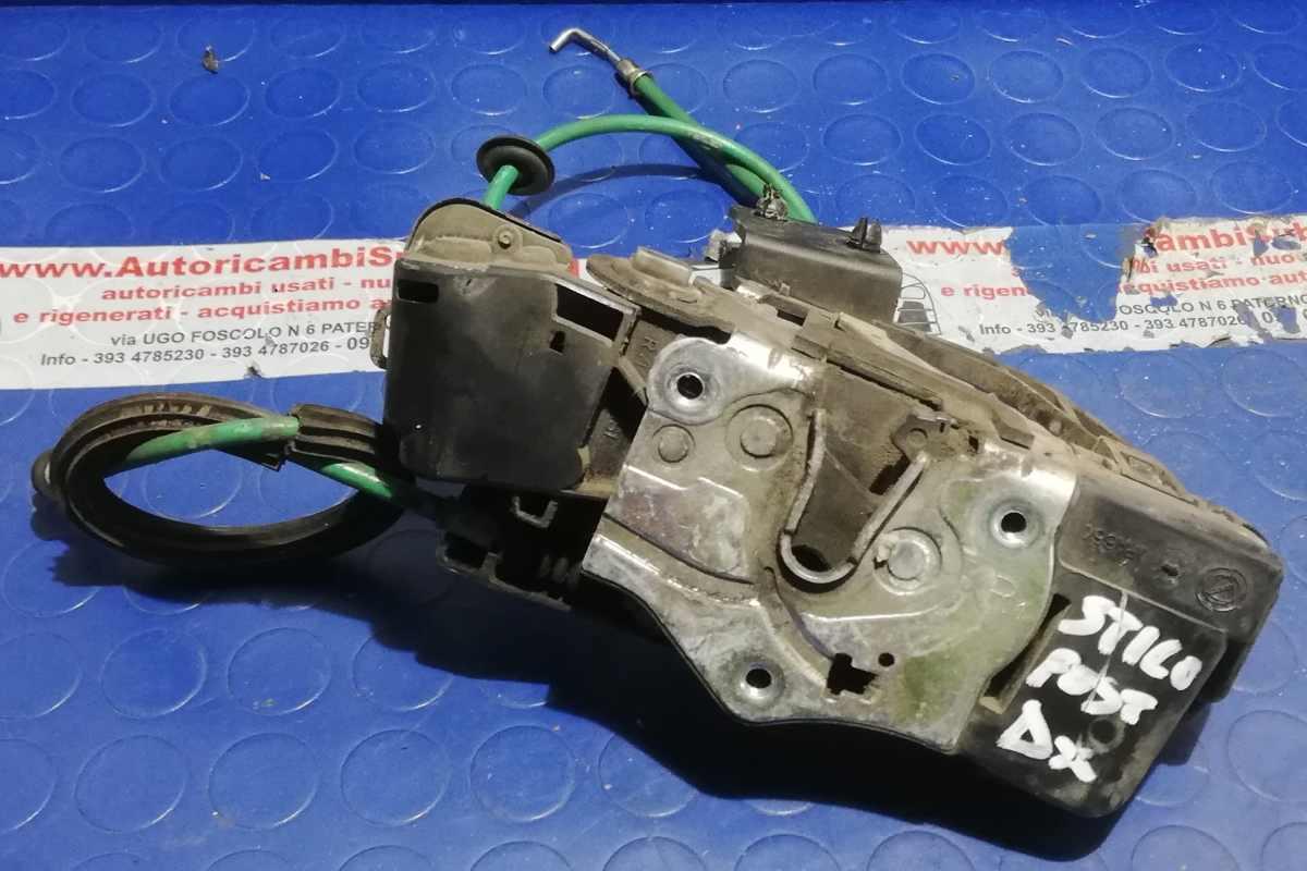 CHIUSURA PORTIERA POST DX FIAT STILO 1.9 JTD 2005 51736482<br /><br /><br />