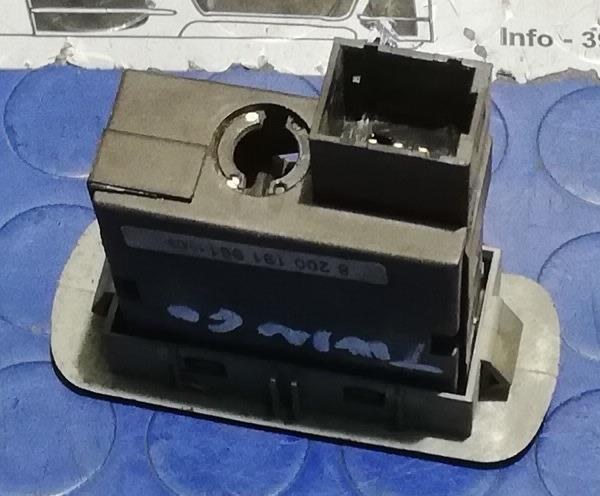 PULSANTE REGOLAZIONE FARI RENAULT TWINGO 1.2 16V 8200191961<br /><br /><br />