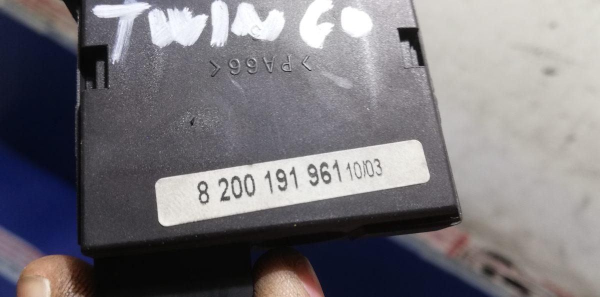 PULSANTE REGOLAZIONE FARI RENAULT TWINGO 1.2 16V 8200191961<br /><br /><br />