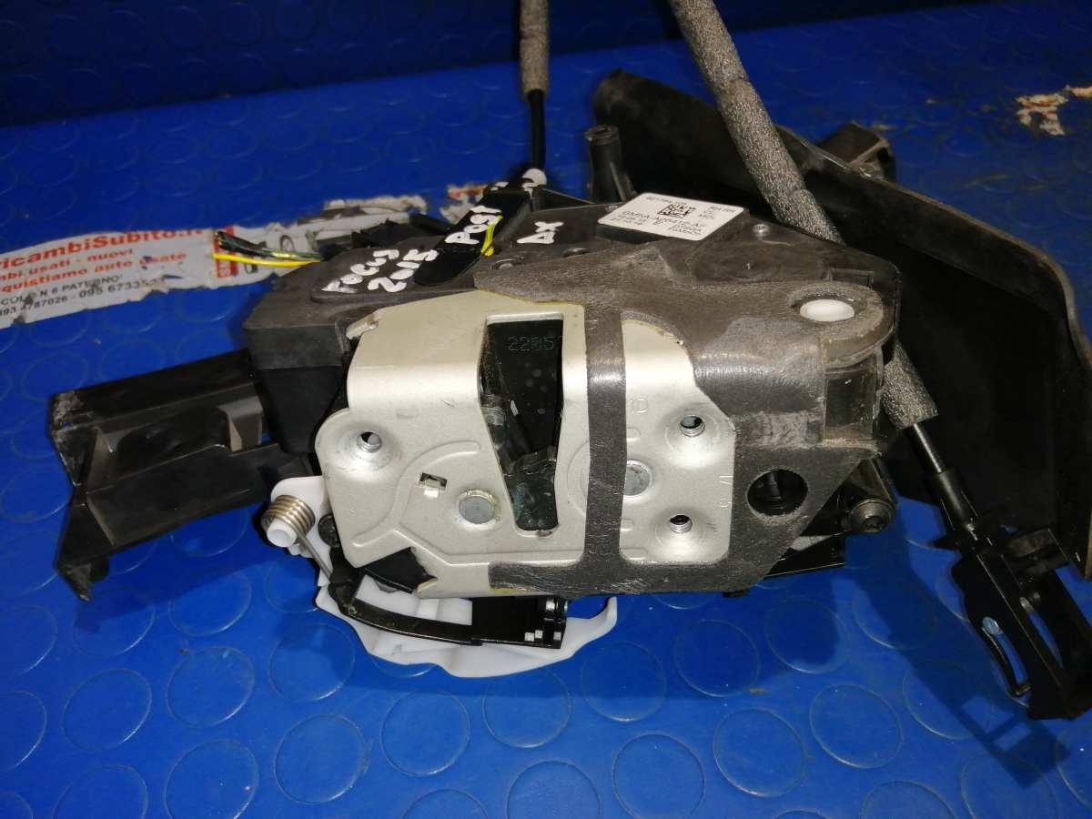 chiusura post  dx ford focus sw 2015 921764105<br />