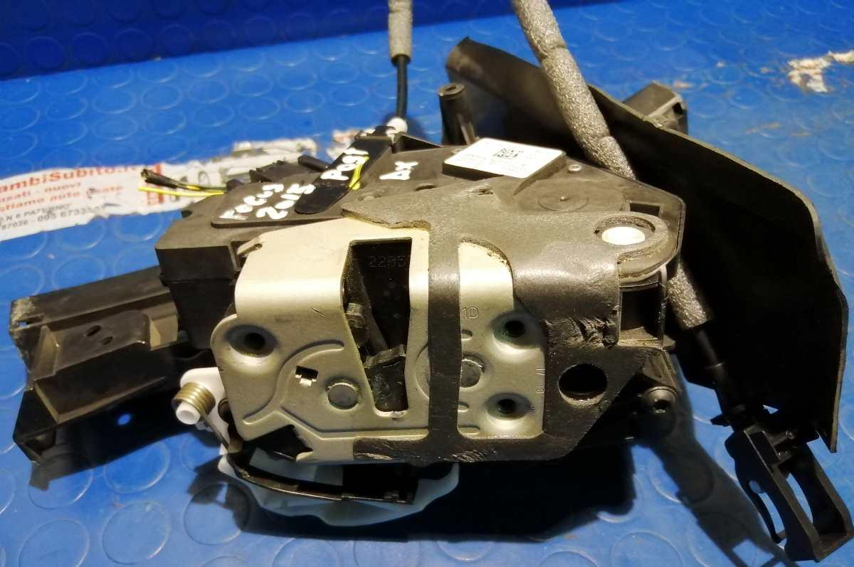 chiusura post  dx ford focus sw 2015 921764105<br />