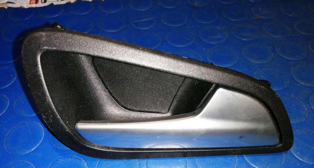maniglia interna post dx ford focus sw2015 am51u22600bew<br /><br />