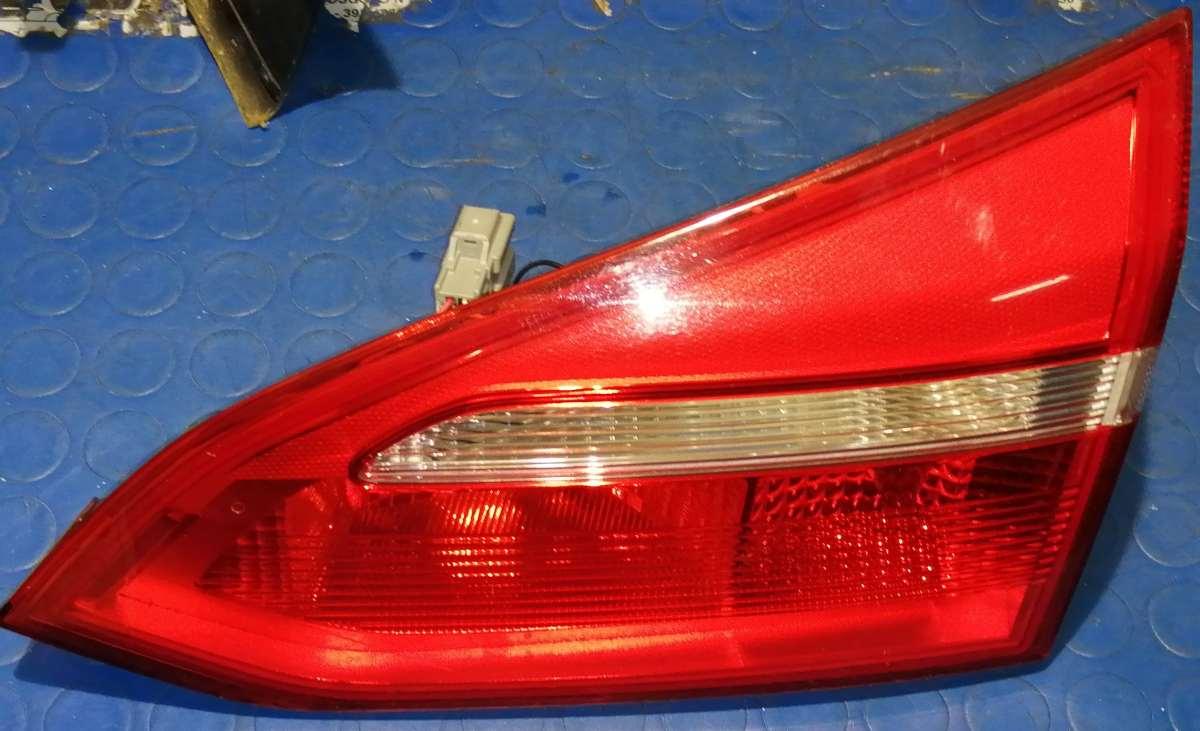 fanale interno post dx ford focus sw2015 f1eb13a602ba<br />