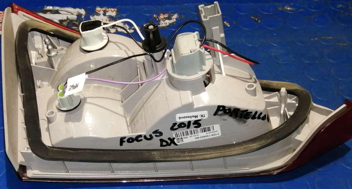 fanale interno post dx ford focus sw2015 f1eb13a602ba<br />