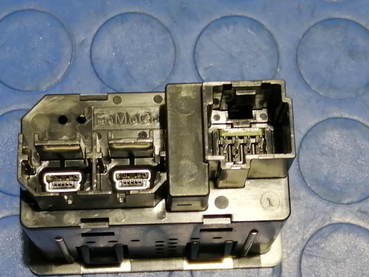 modulo usb micro sd ford focus 2015 fr3t14f014ab<br />