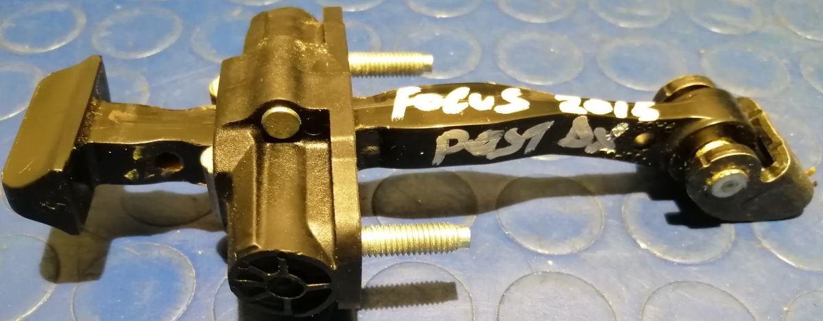 fermo porta post dx ford focus sw2015 E 1726441<br />