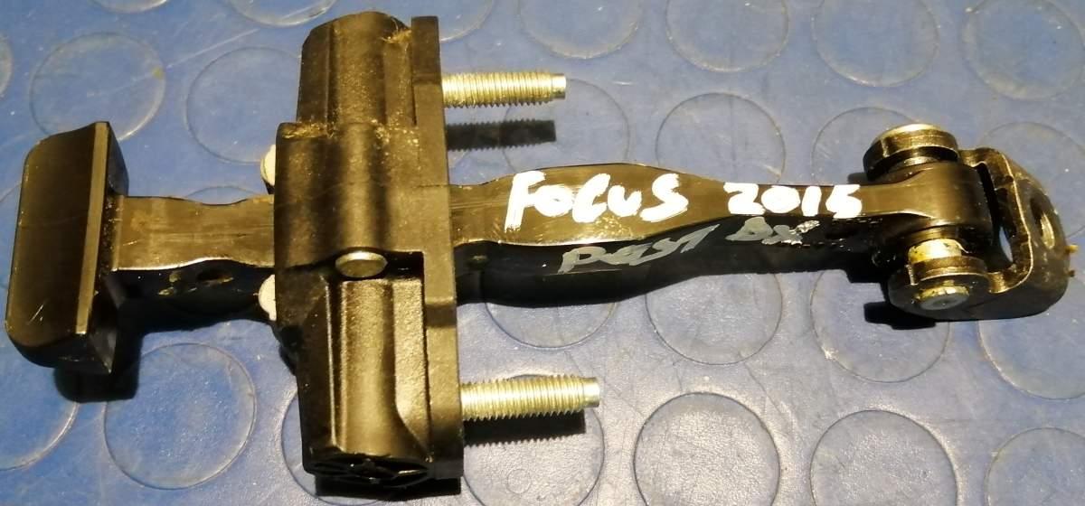 fermo porta post dx ford focus sw2015 E 1726441<br />