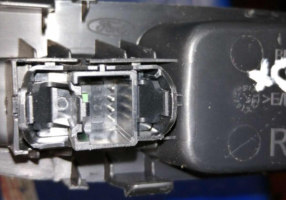 pulsante alzavetro ant dx ford focus sw2015 1746832<br />