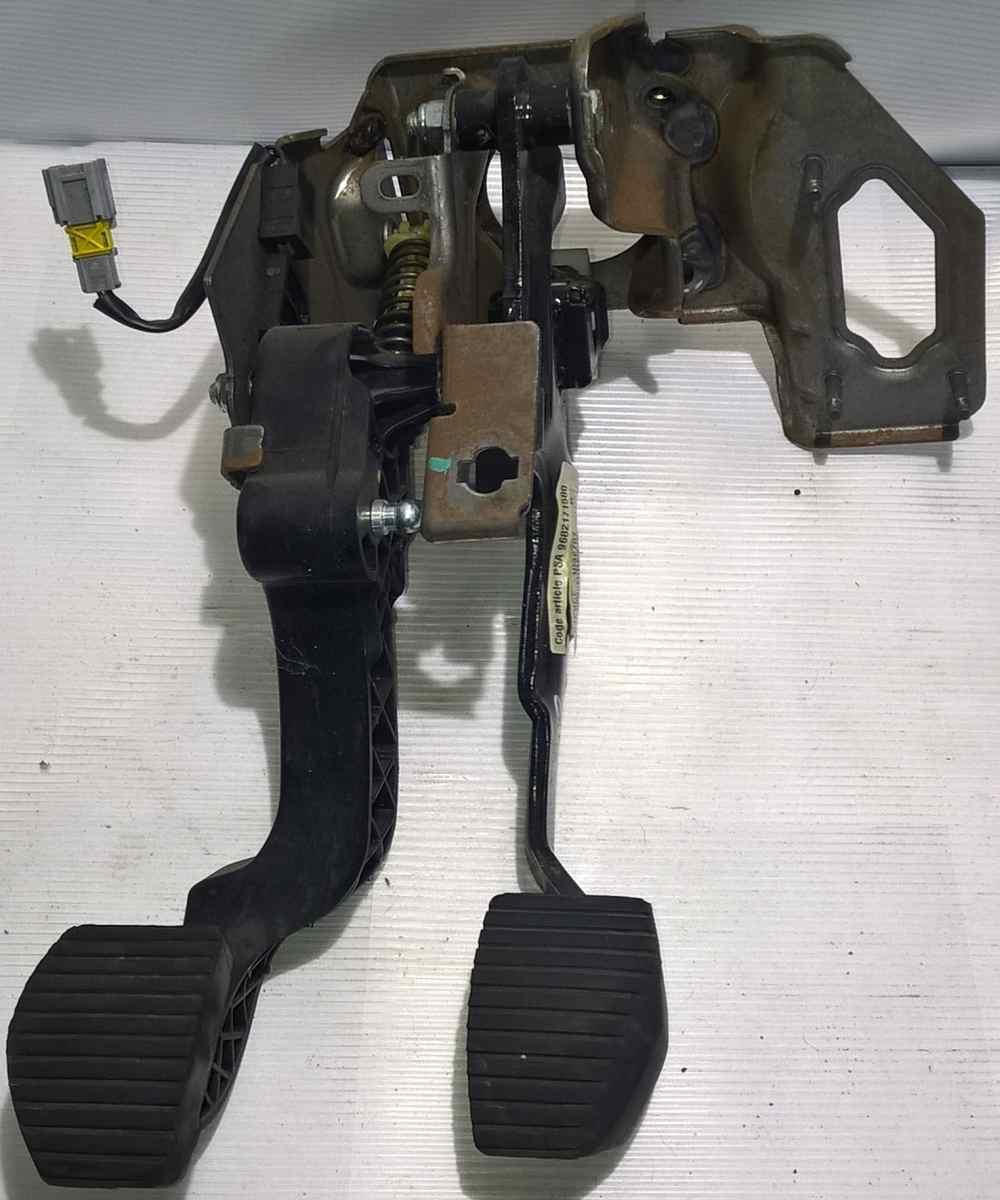 pedaliera peugeot 208 9682171580<br />