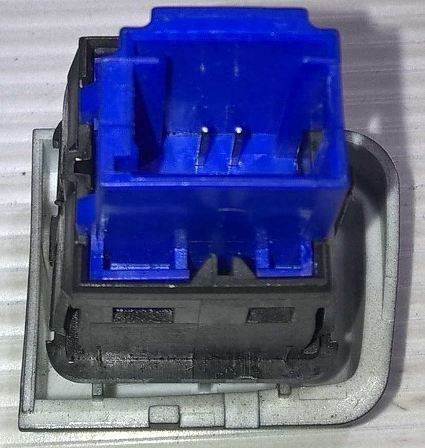 interruttore luci emergenza peugeot 208 96750916ZD<br />