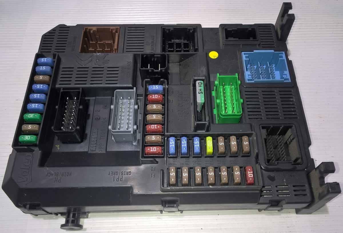 body computer portafusibili peugeot 208 9807531680<br /><br />