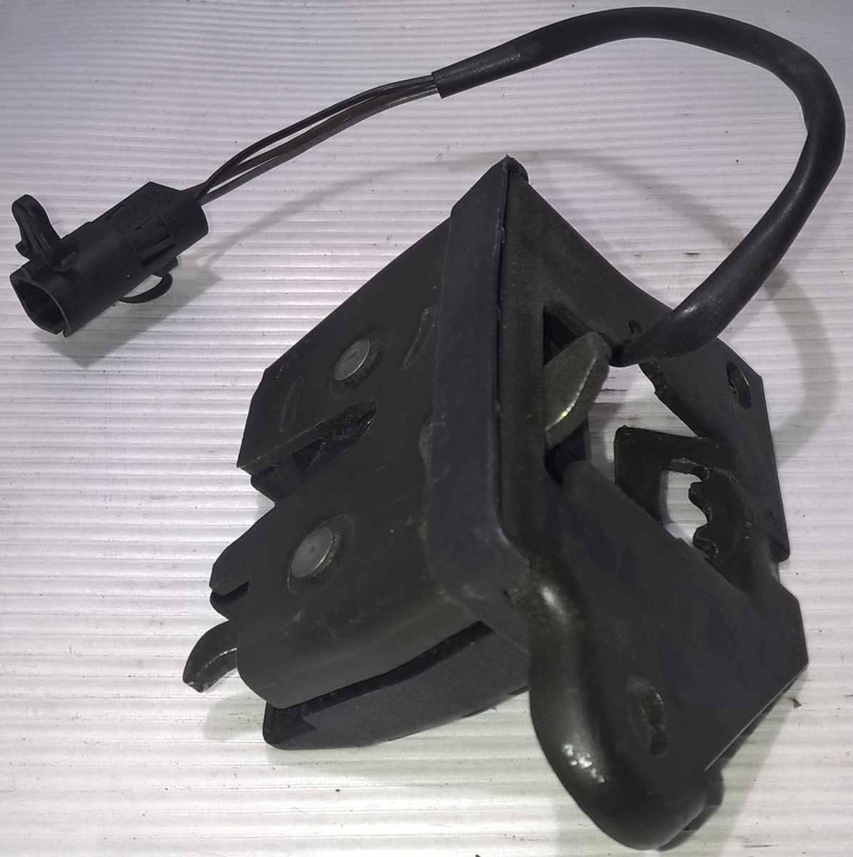 chiusura serratura portellone fiat punto 2-3 serie 51747391<br />