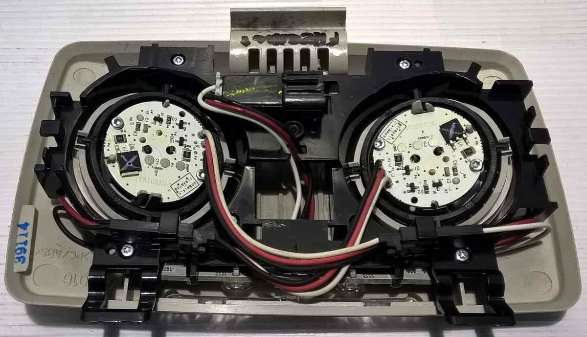 plafoniera luce interna posteriore fiat freemont 424208<br /><br /><br />