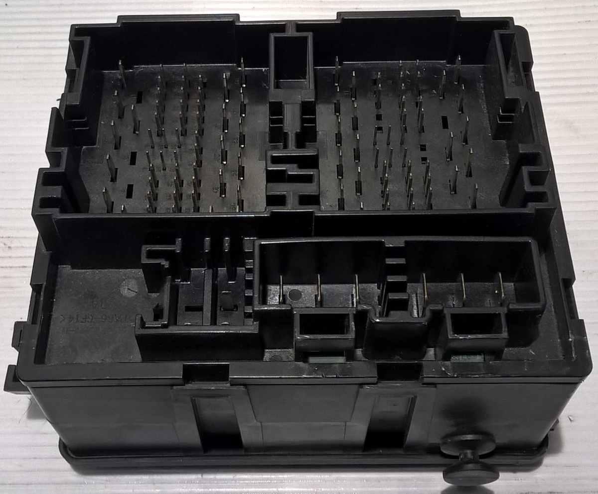 portafusibili fiat freemont 68068355ab