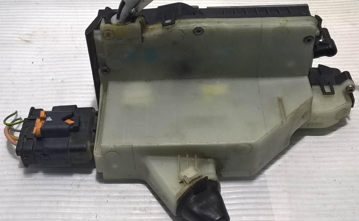 chiusura posteriore dx peugeot 208 9812501380