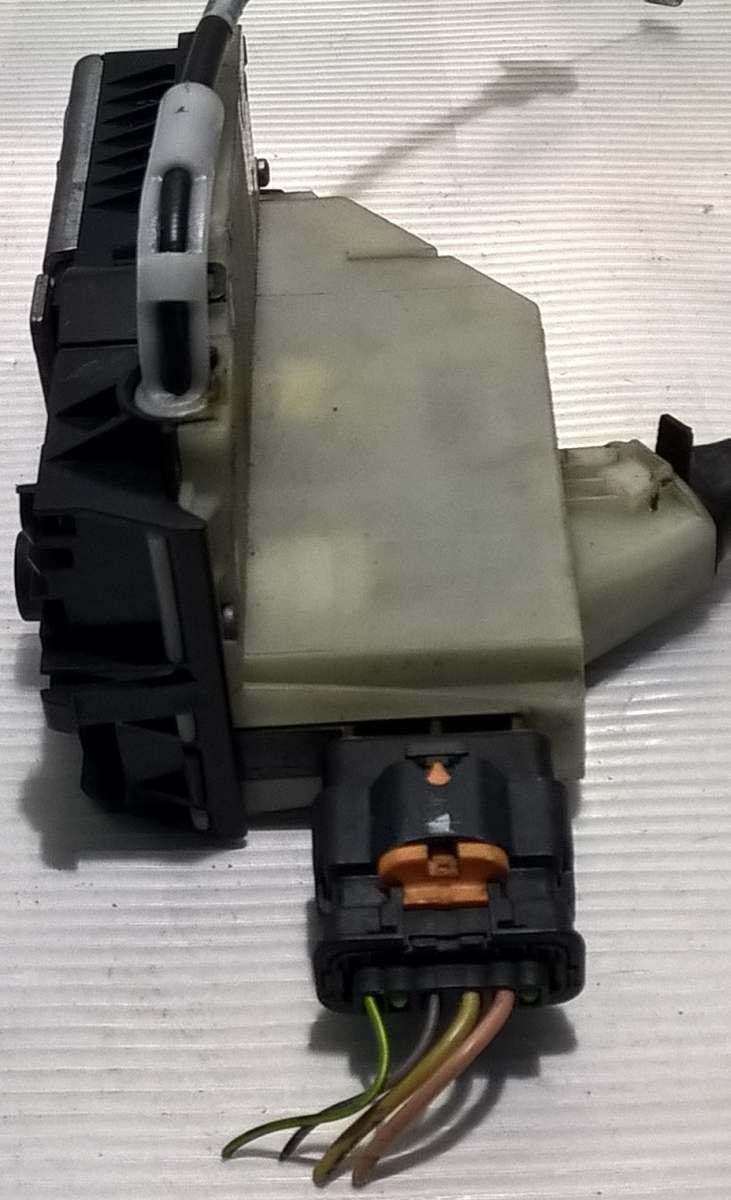 chiusura posteriore dx peugeot 208 9812501380