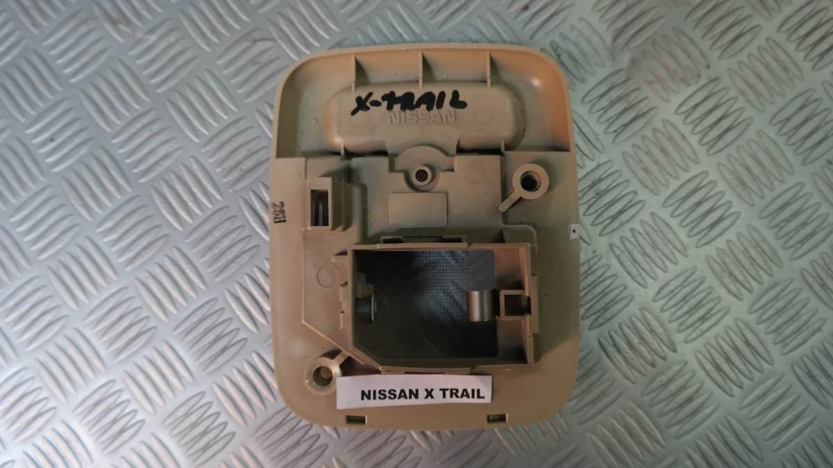 Nissan x-trail luce interna