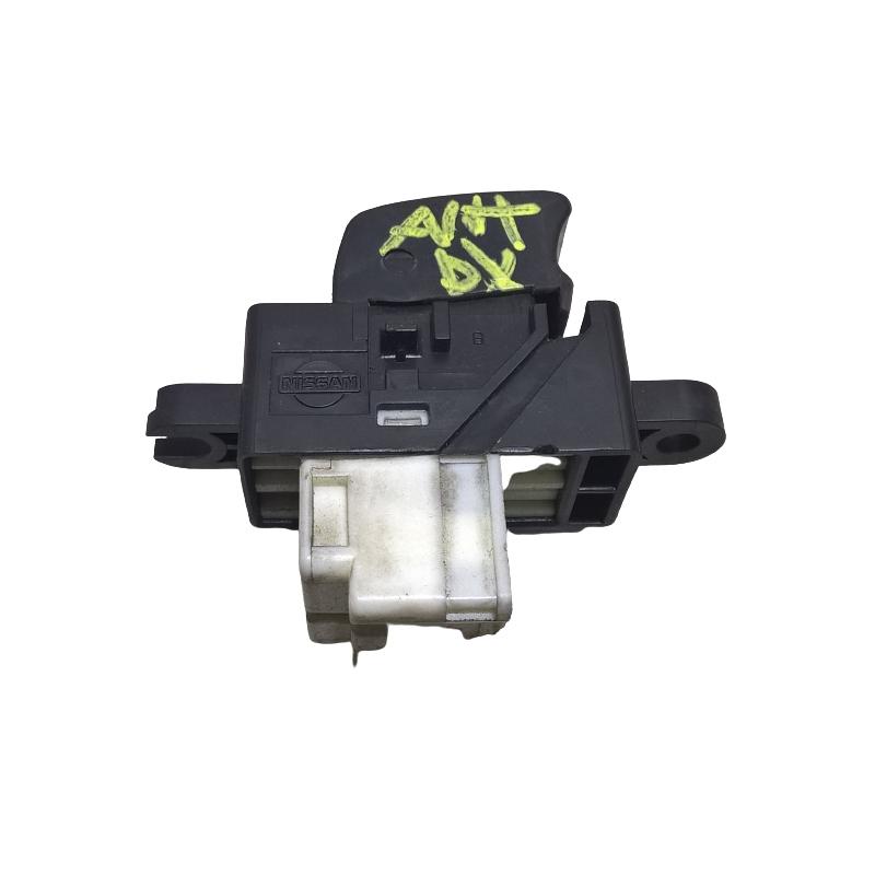 pulsante alzavetro ant dx nissan almera bm520