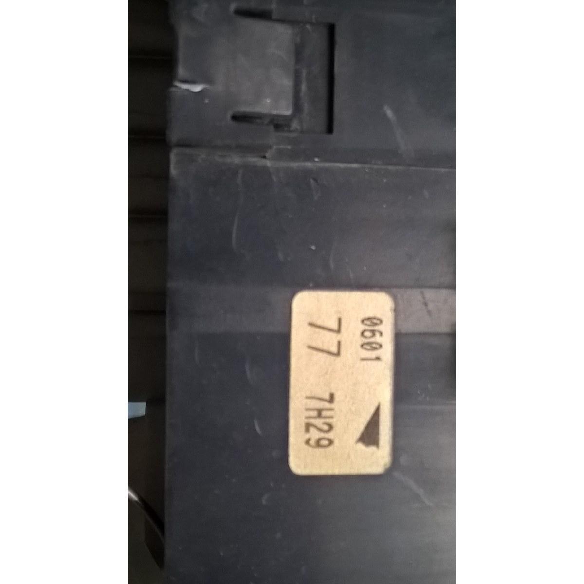 portafusibili toyota aygo 2009 77 7h29