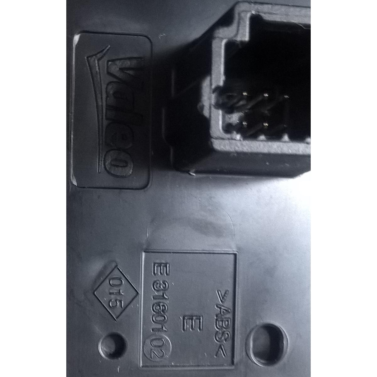 interruttore luci di emergenza dacia logan mcv 2020 e3160102