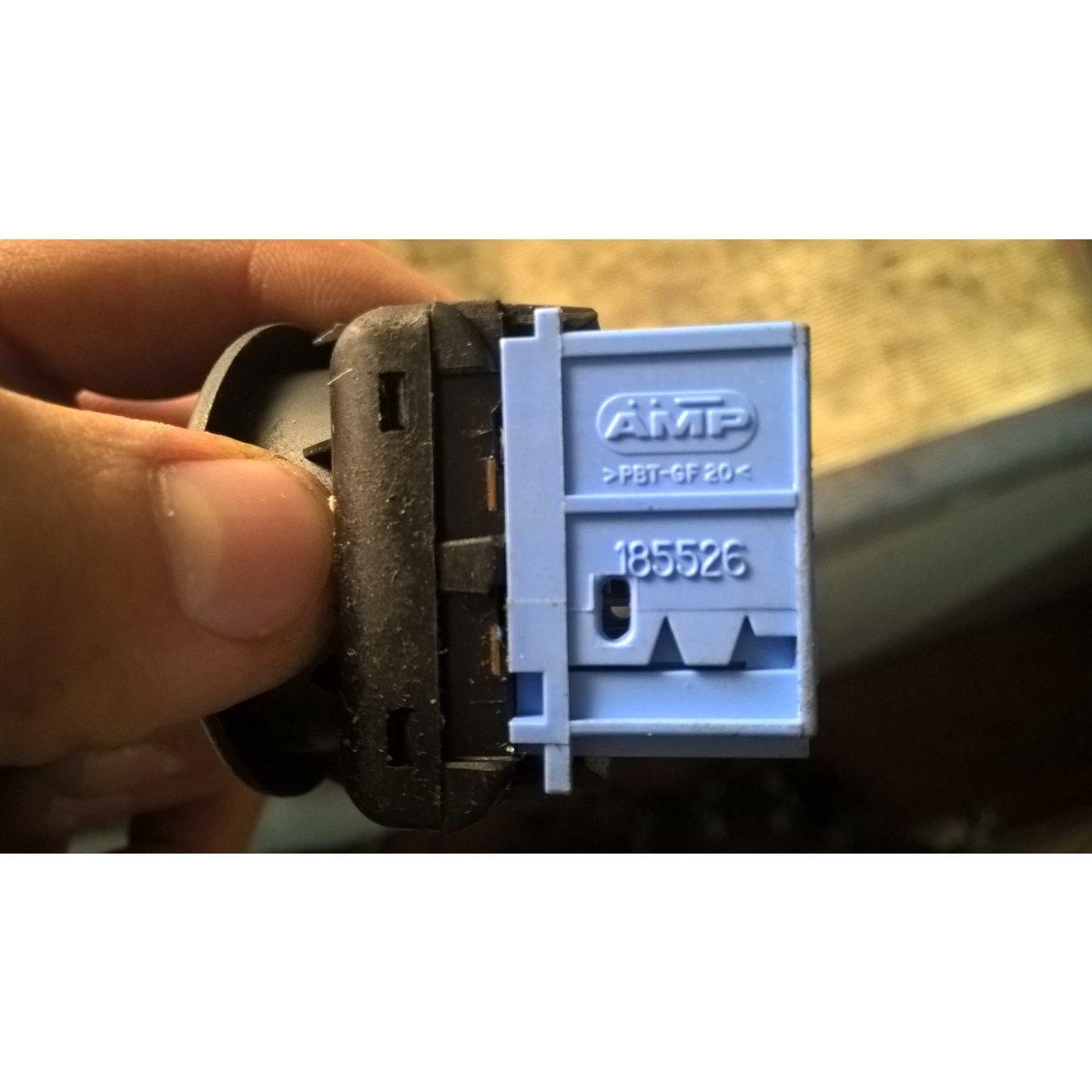 pulsante luci di emergenza ford fiesta 2007 13a350