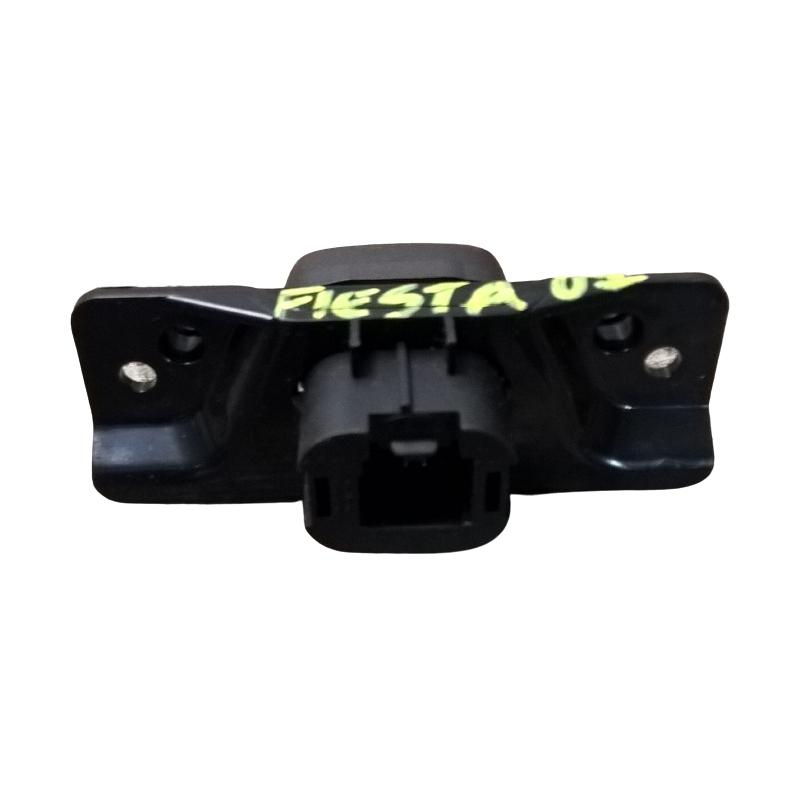 pulsante luci di emergenza ford fiesta 2007 13a350