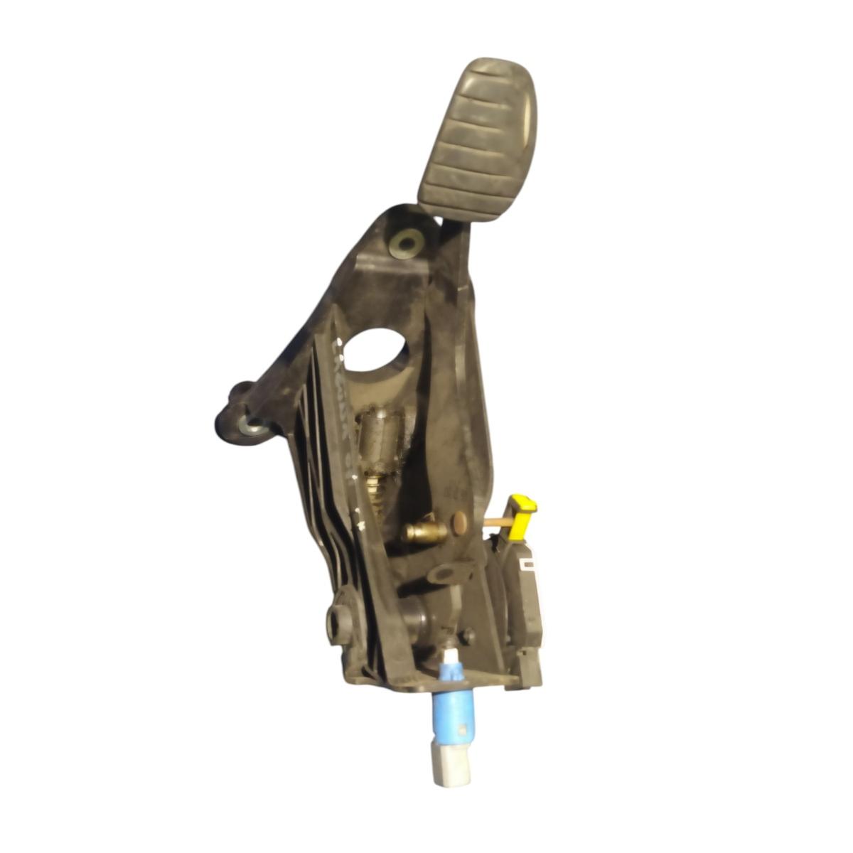 pedale frizione <br />renault laguna 07<br />09255210<br />