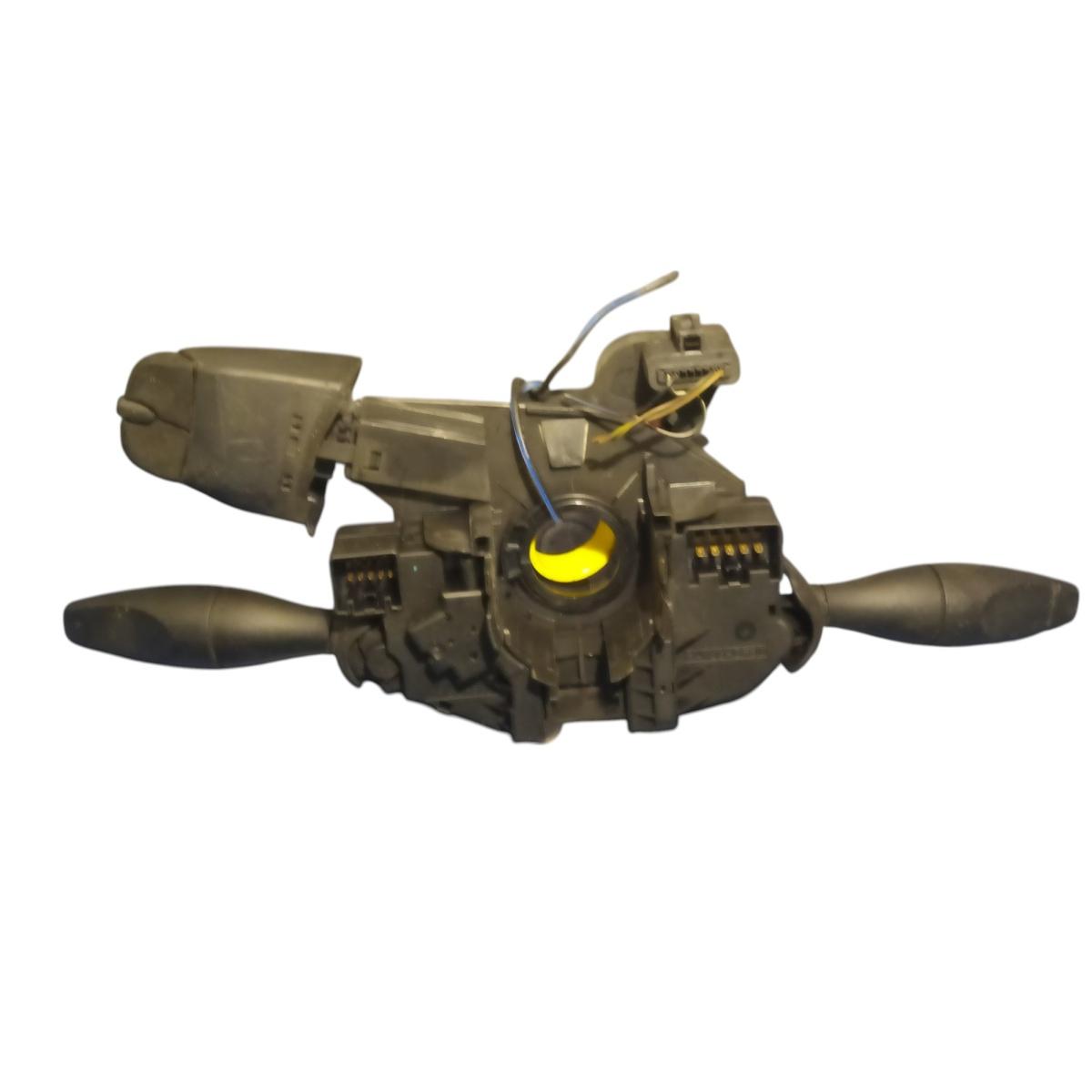 devialuci<br />FOrd focus 1 <br />98Ab13n064ag<br />