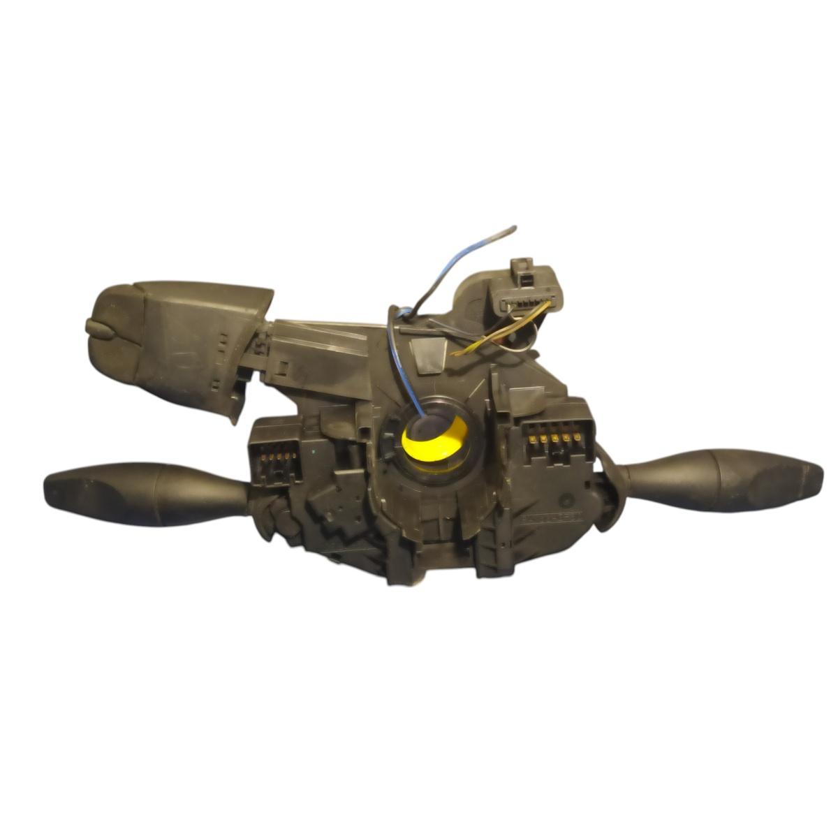 devialuci<br />FOrd focus 1 <br />98Ab13n064ag<br />