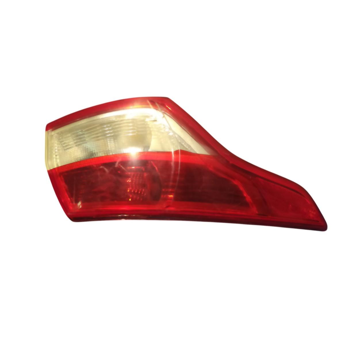 fanale dx  ford kuga 2013  4413405gg<br /><br />